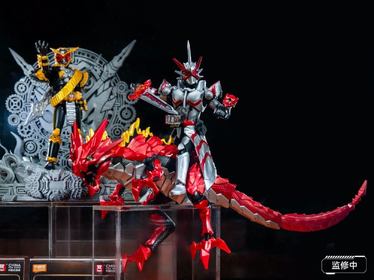 Blokees Kamen Rider Galaxy Version S 02 Saber Dragonic Knight menunggangi Brave Dragon di CTE 2026.