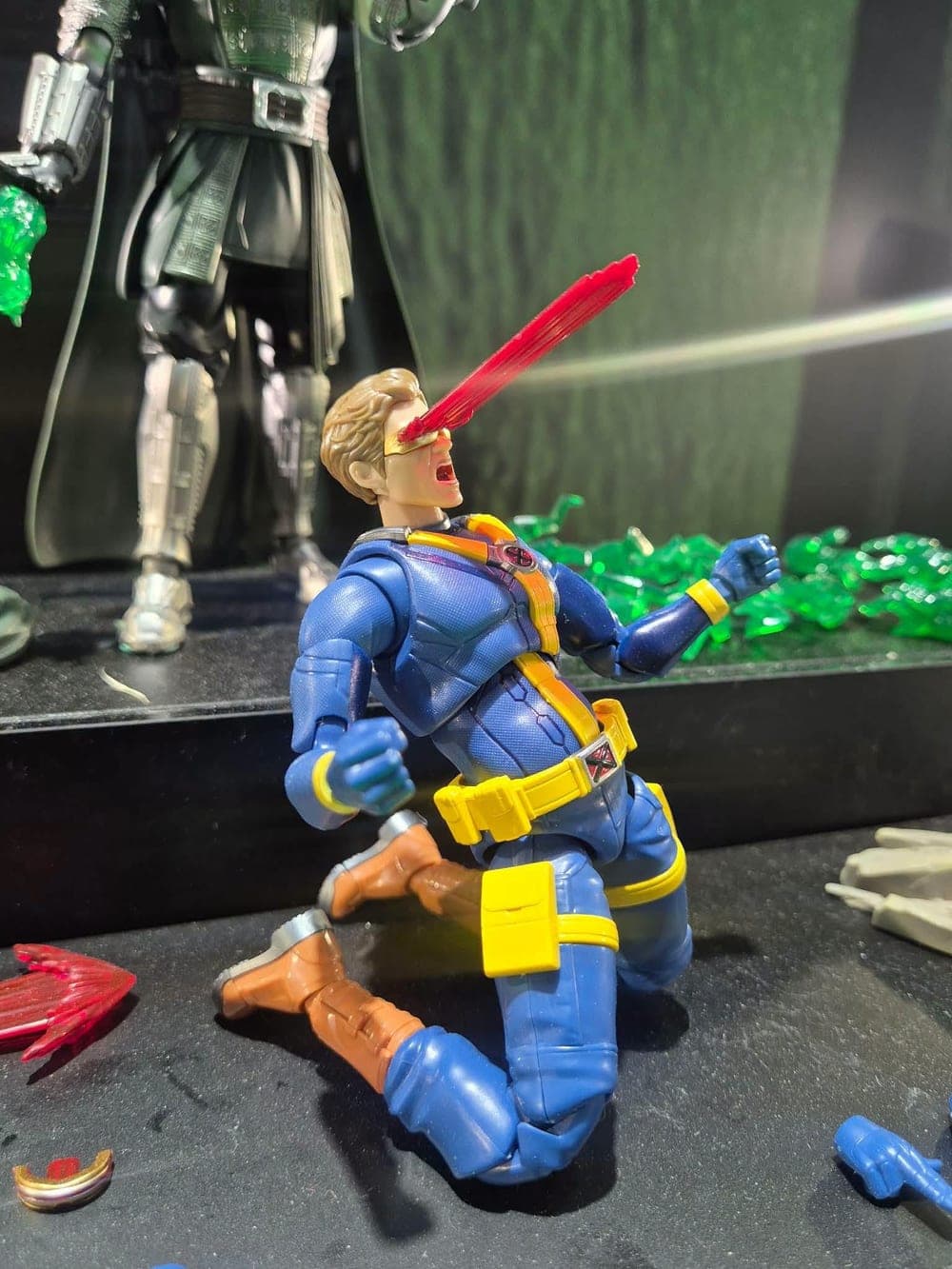 Blokees Marvel Champion Class Cyclops dengan efek optic blast merah