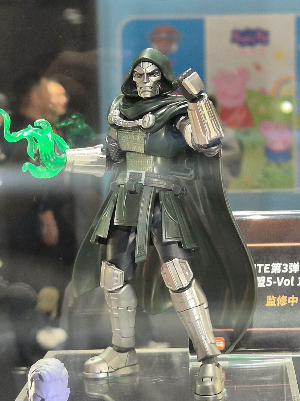 Blokees Champion Class Lite 03 Doctor Doom dari samping