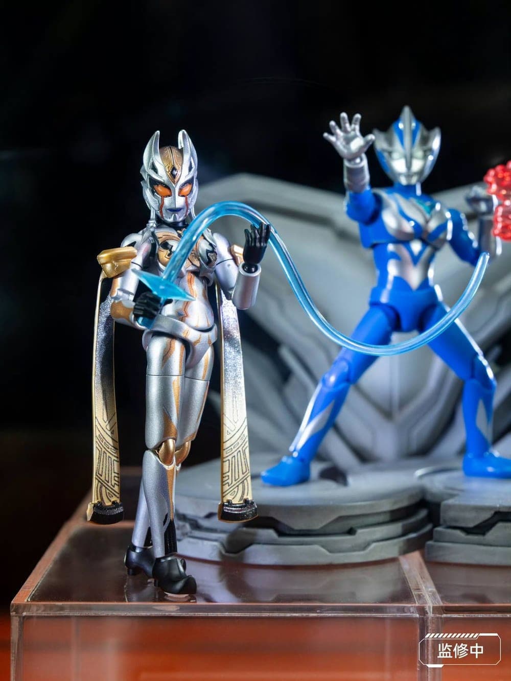 Blokees Ultraman Galaxy Version S 05 Carmeara dengan efek cambuk biru