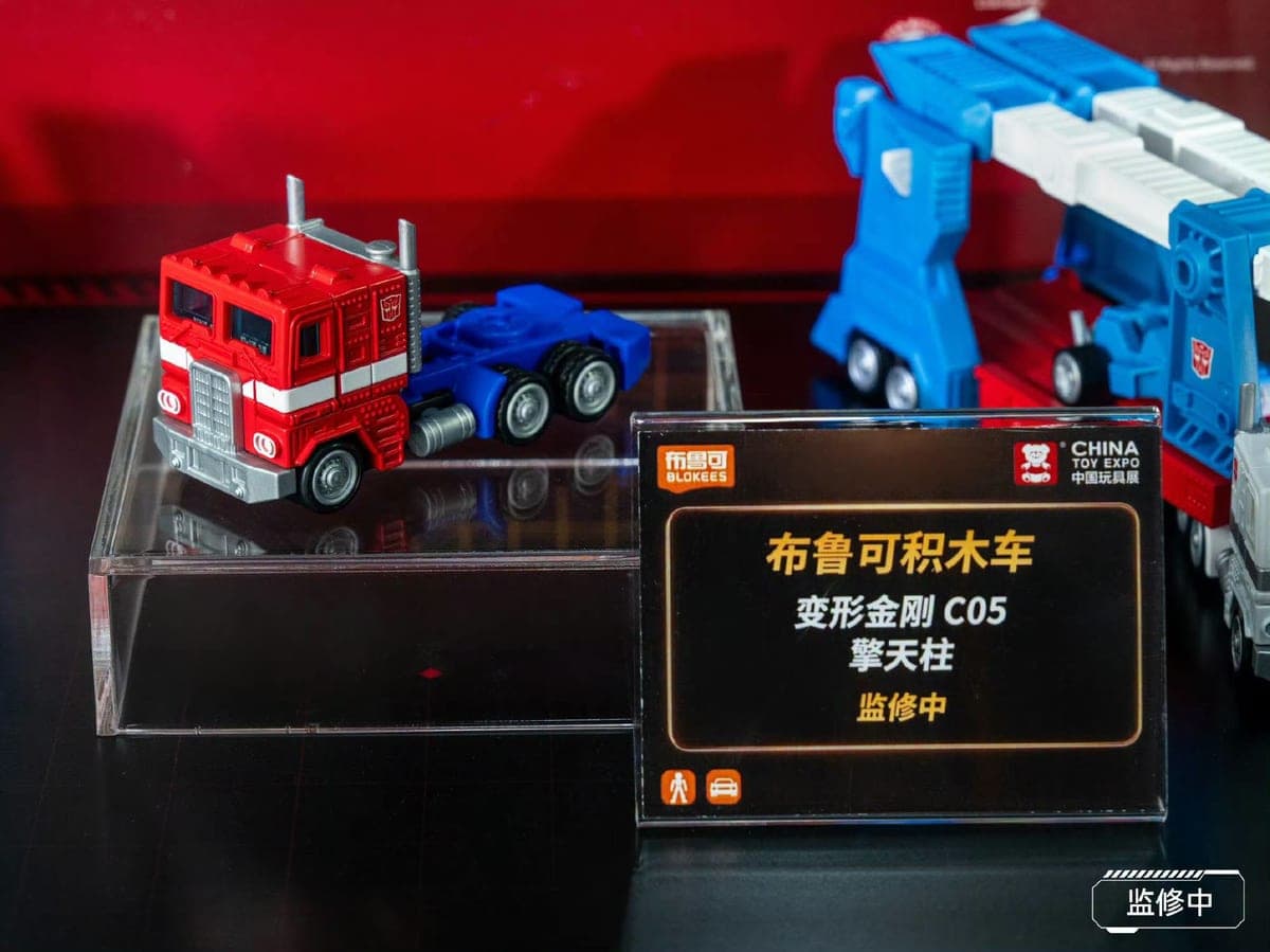 Blokees Wheels Transformers C05 Optimus Prime truk merah di China Toy Expo 2026