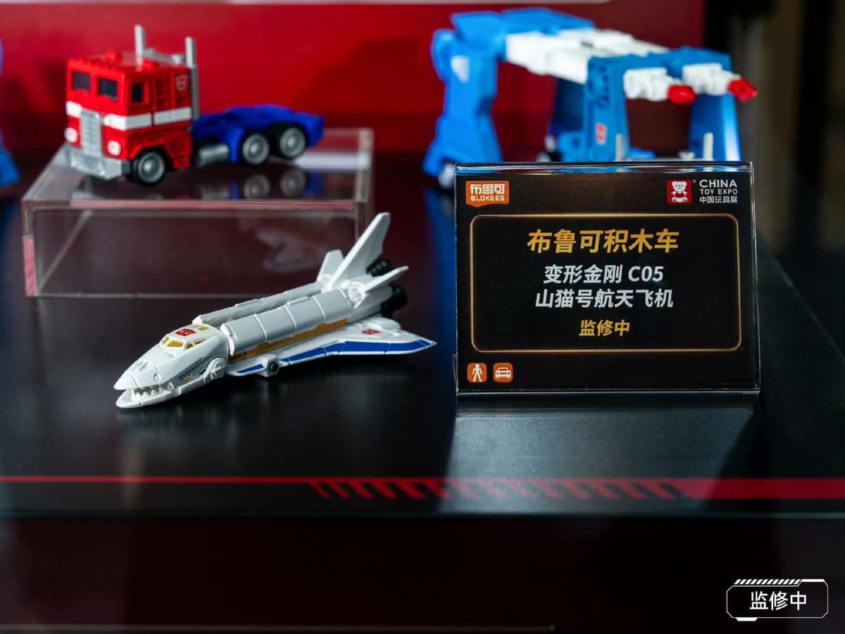 Blokees Wheels Transformers C05 pesawat ulang-alik putih di China Toy Expo 2026