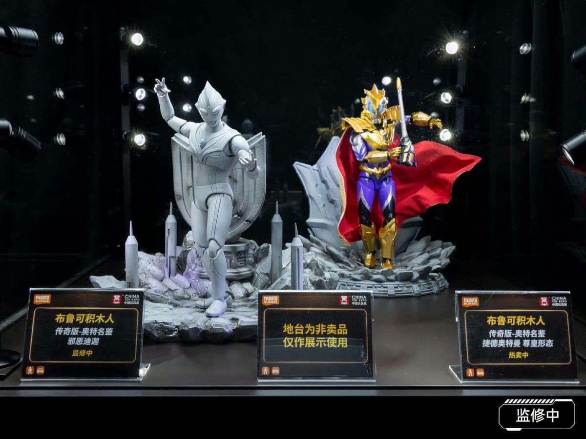 Etalase Legend Edition di CTE 2026: Evil Tiga (prototipe) dan Ultraman Geed Royal Megamaster (sudah dijual di China).
