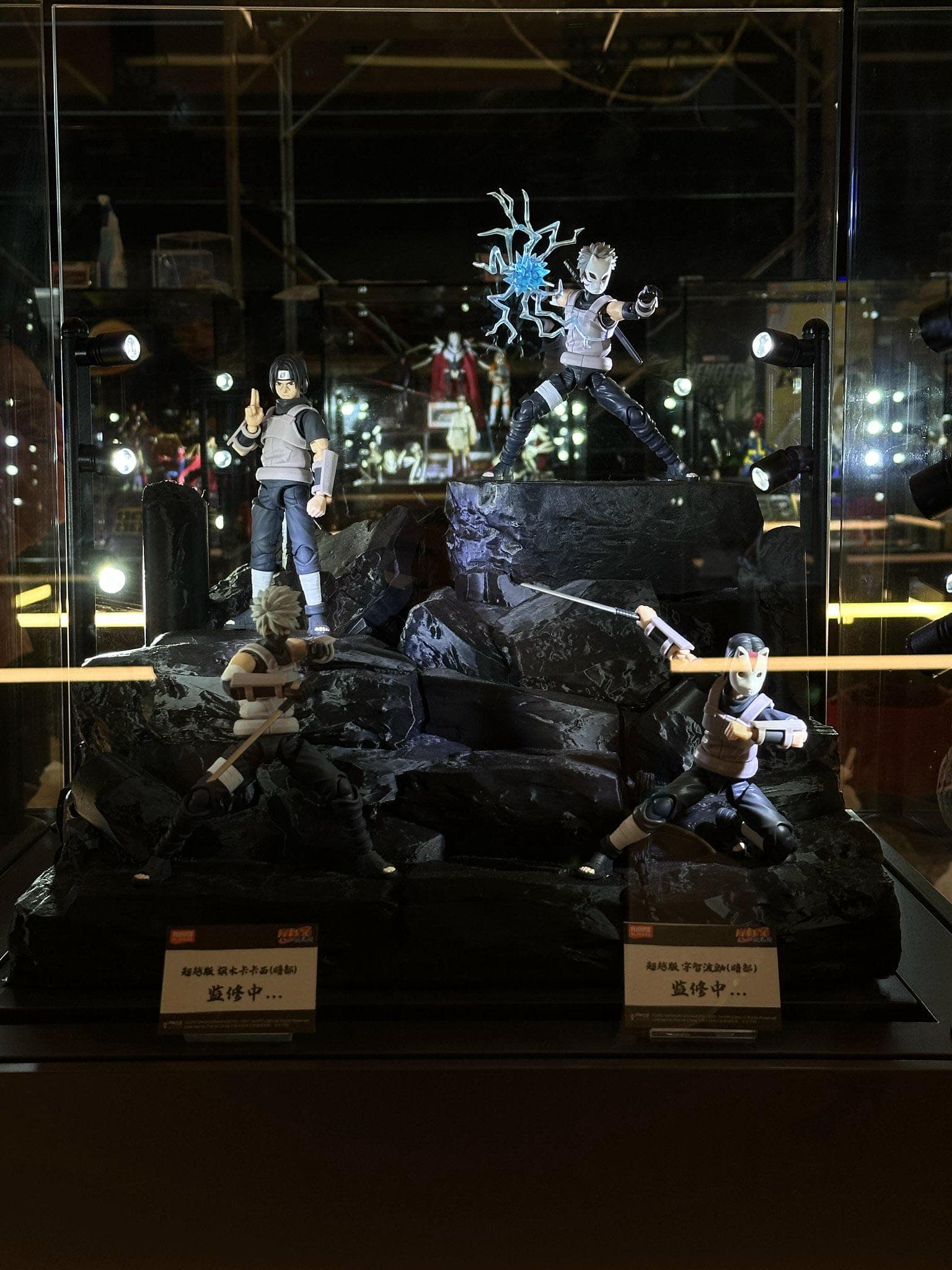 Etalase Champion Class Kakashi dan Itachi versi ANBU di booth Blokees WFS2026.